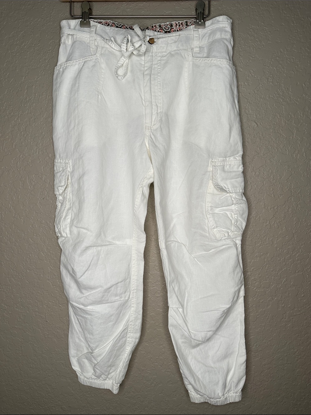 Sundance White Cargo Cropped Drawstring Pants